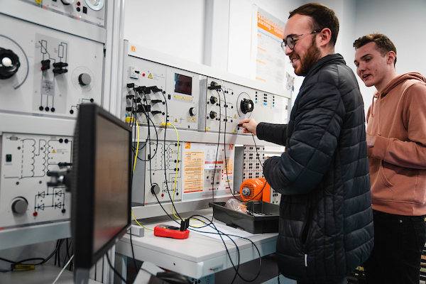 Staying On At University: What Can I Do With a Master’s in Electrical Engineering? 