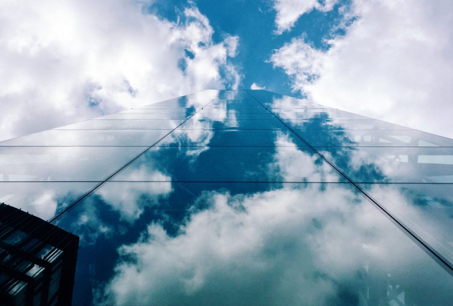 黄lucien HG8OAj3SQ8Y unsplash 2048
