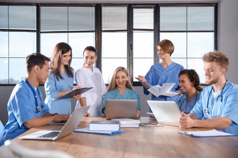 5 BENEFITS OF EARNING A MASTER'S DEGREE IN NURSING 