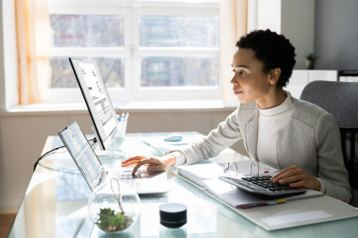 female accountant