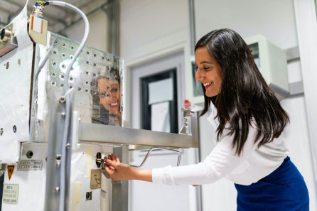 female electrical engineer